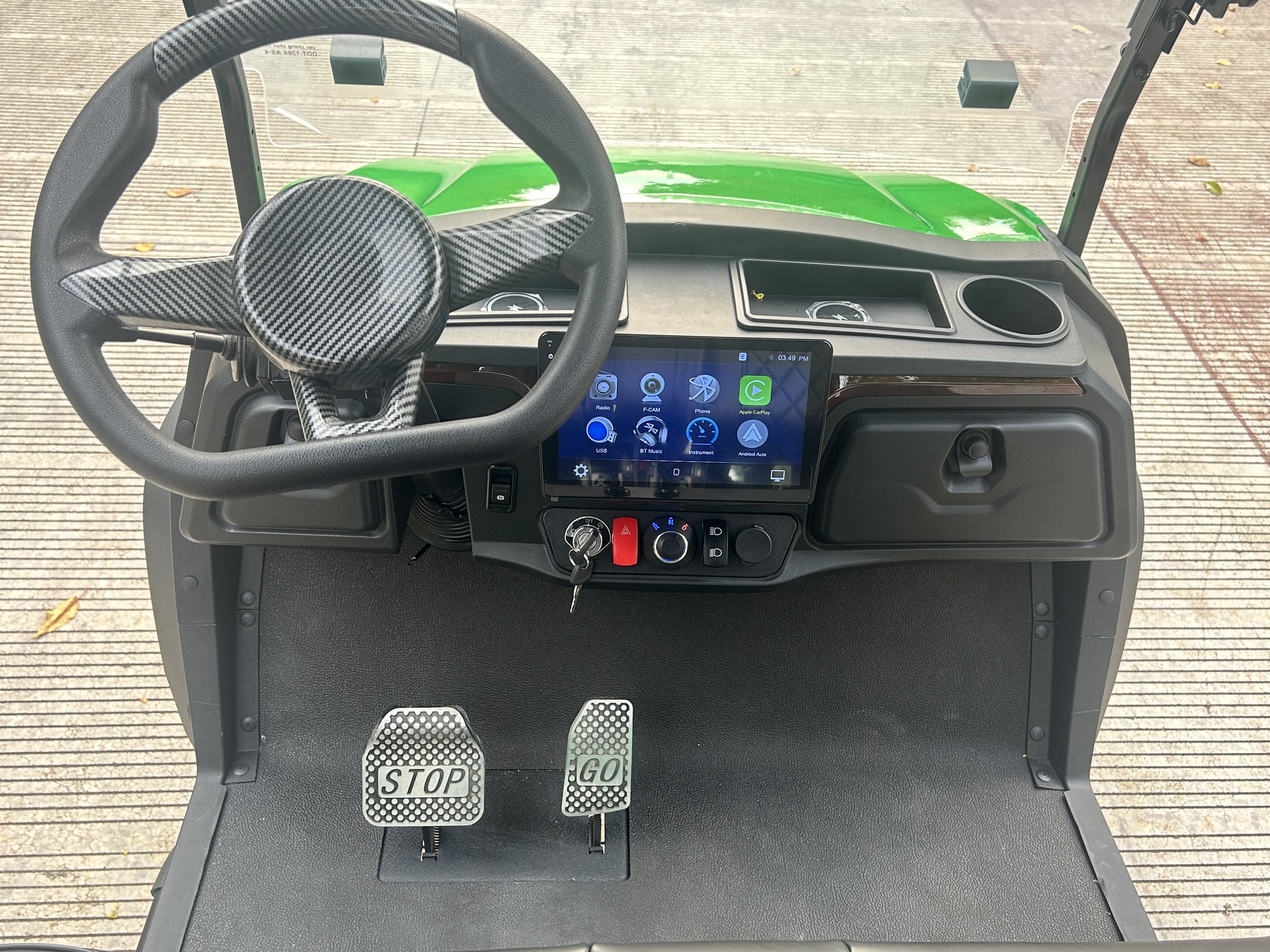 KELARTA K4 steering wheel and dashboard